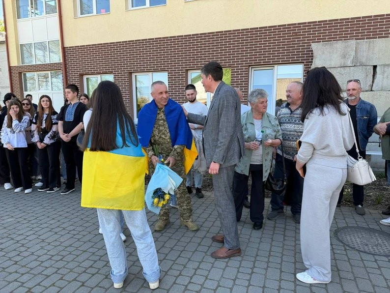 У селі Семенівка на Львівщині зустріли звільненого з полону воїна Володимира Мороза