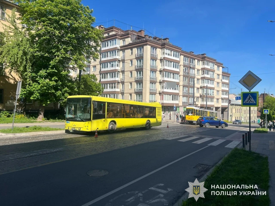 Трьох львів’янок госпіталізували після ДТП з автобусом