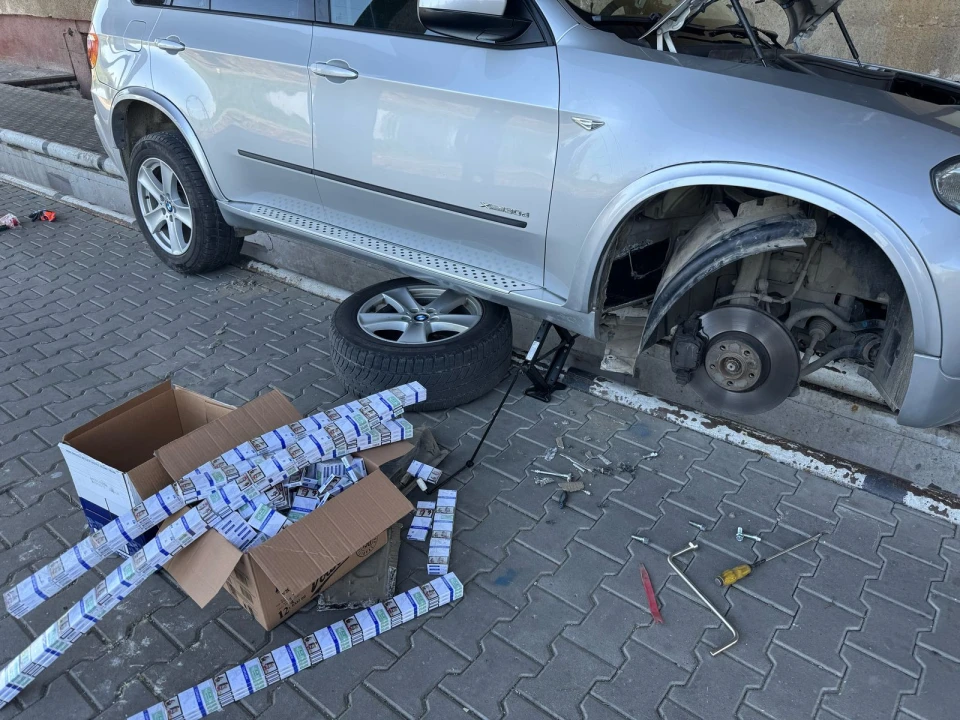 Через контрабанду сигарет закарпатець втратив авто вартістю півмільйона гривень