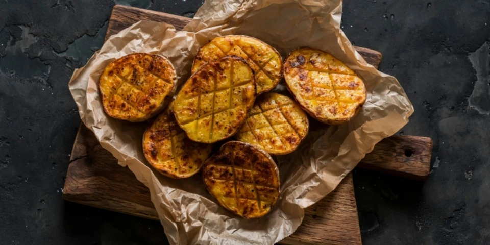 картопля на мангалі