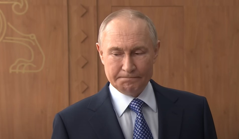 Путін, почавши війну проти України, знищив сьогоднішній день Росії: Яценюк про стан російської економіки