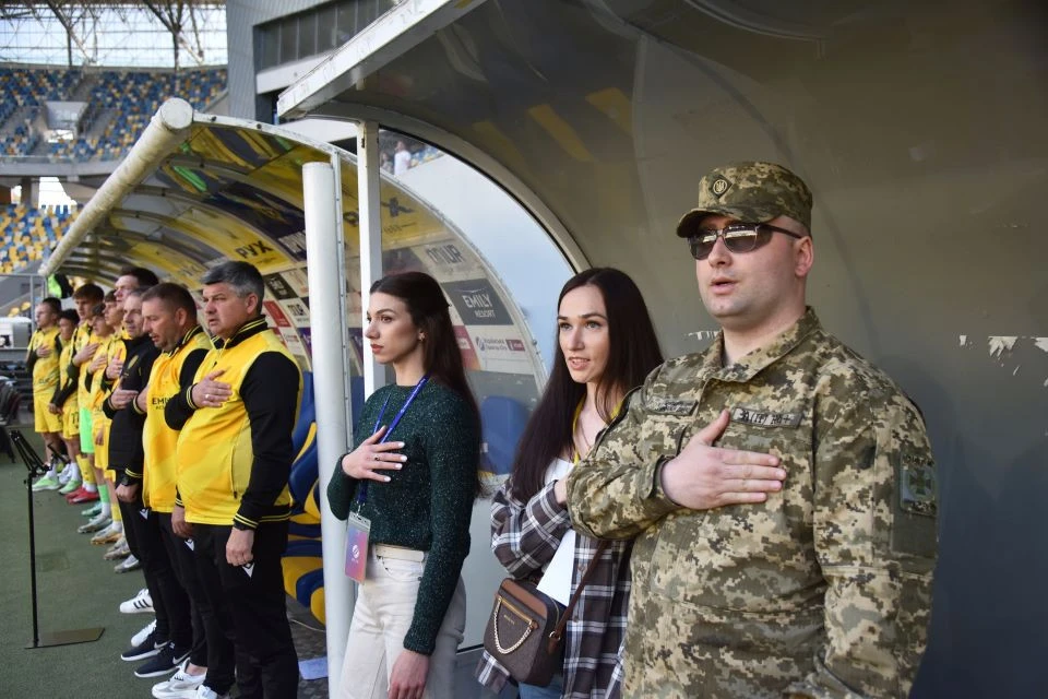 Перший удар по м’ячу в матчі "Рух" – "Кривбас" зробив воїн 7 прикордонного Карпатського загону