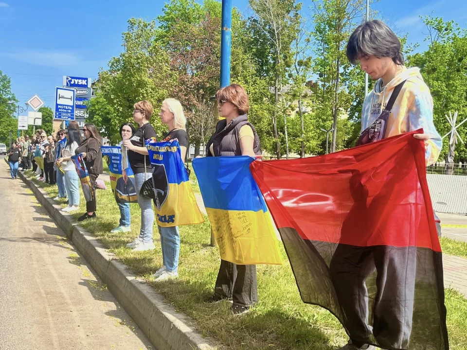 У Шептицькому рідні безвісти зниклих та полонених захисників організували мовчазну акцію