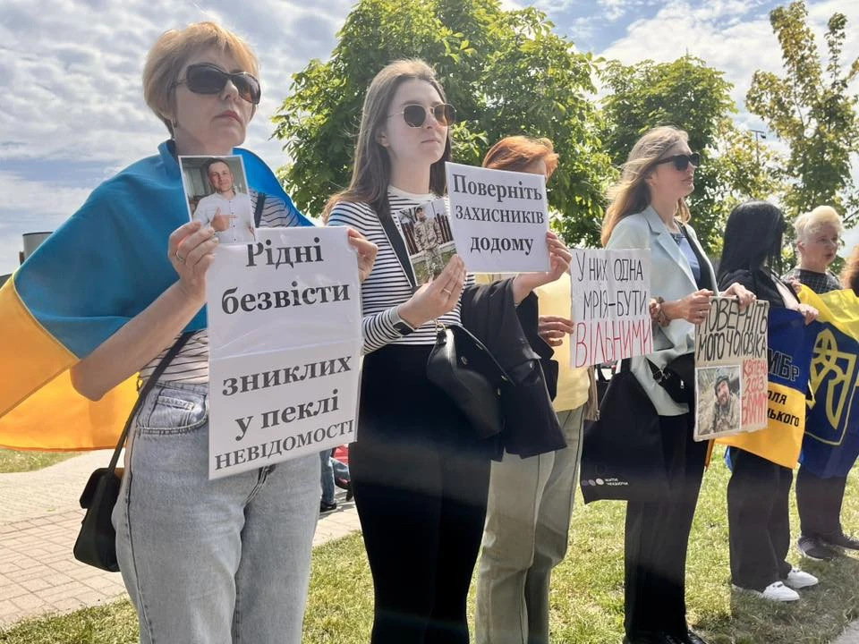 У Шептицькому рідні безвісти зниклих та полонених захисників організували мовчазну акцію