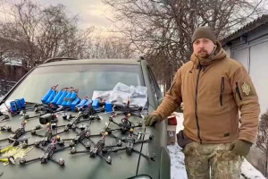 Сергій Коновал з першою партією виготовлених дронів Сергій Коновал з першою партією виготовлених дронів