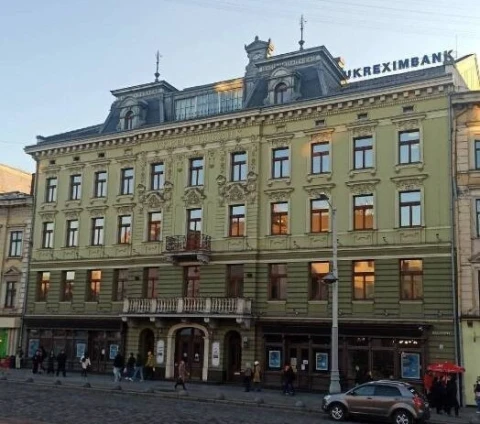 Будівля на площі Міцкевича, 4