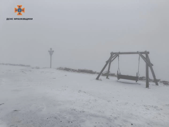 У високогір'ї Карпат випав сніг