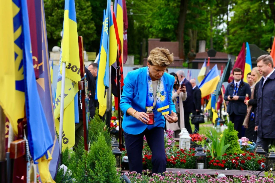 делегація ЄС на Личаківському цвинтарі