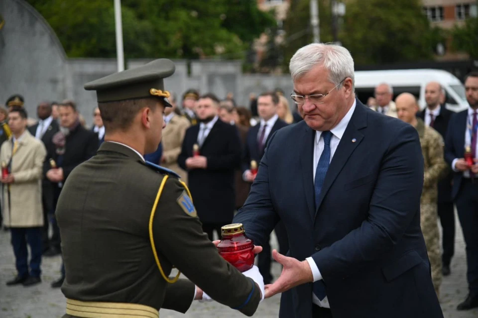 делегація ЄС на Личаківському цвинтарі