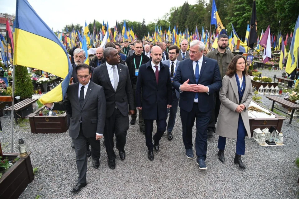 делегація ЄС на Личаківському цвинтарі