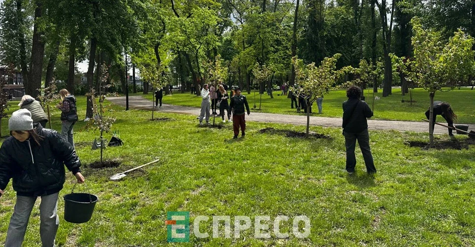 "Алея кохання" у Наводницькому парку