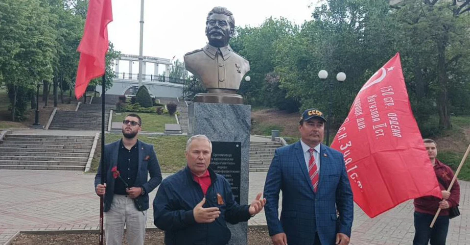 окупанти в Мелітополі встановили памʼятник Сталіну