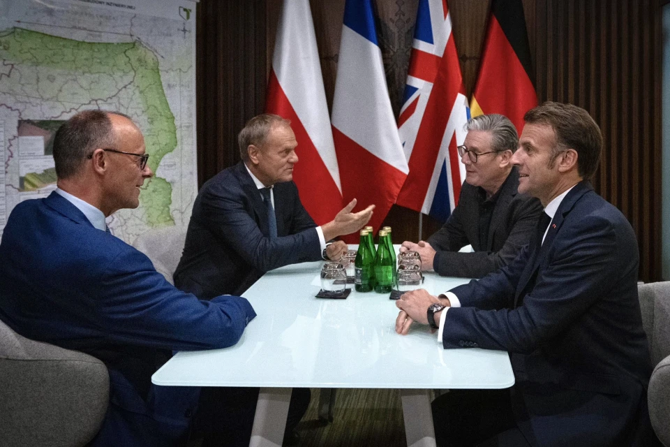 Президент Франції Емманюель Макрон, прем’єр Великої Британії Кір Стармер, канцлер Німеччини Фрідріх Мерц, прем'єр Польщі Дональд Туск