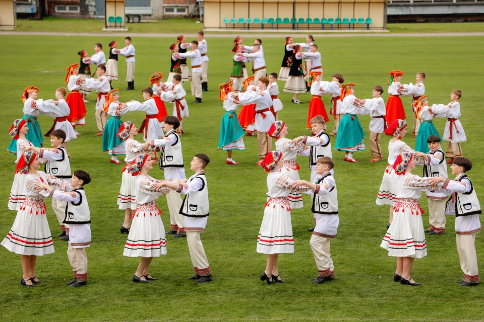 В Івано-Франківську зафіксували новий рекорд – 300 учасників одночасно станцювали "бойківчанку"