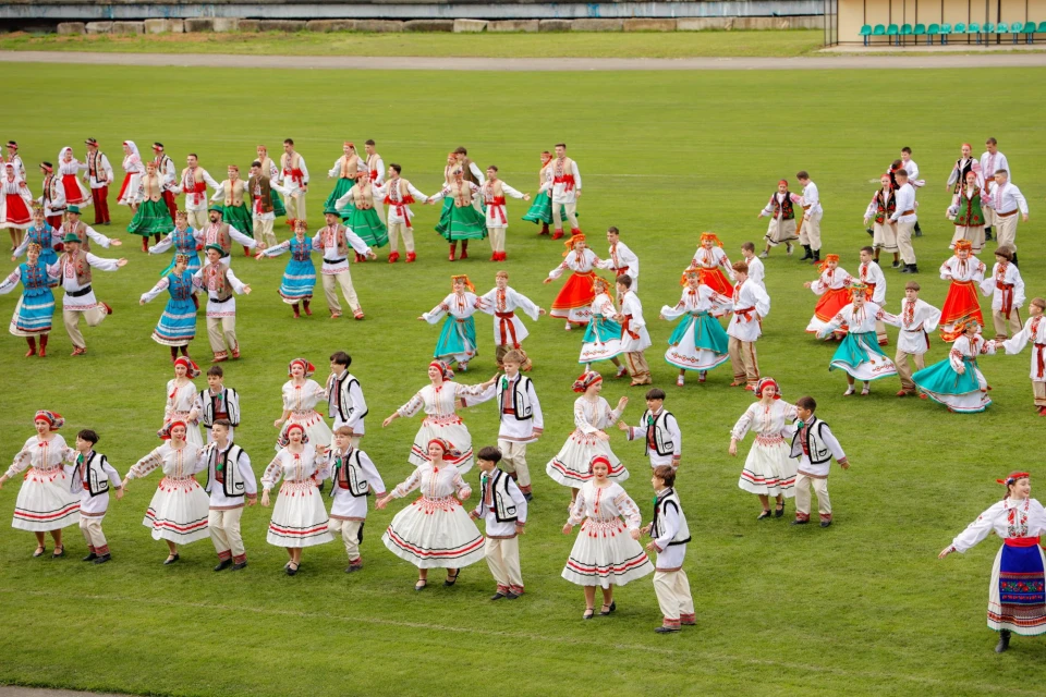 В Івано-Франківську зафіксували новий рекорд – 300 учасників одночасно станцювали "бойківчанку"