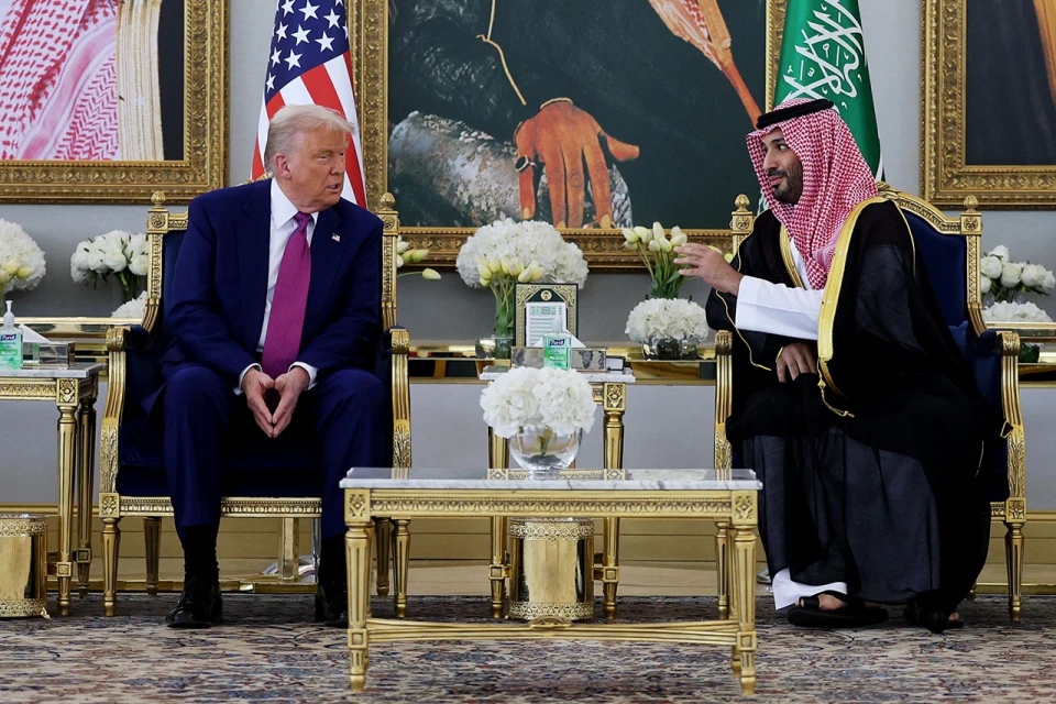 Президент США Дональд Трамп зустрічається зі спадкоємним принцом Саудівської Аравії Мухаммедом бін Салманома 13 травня 2025 року в Ер-Ріяді, Саудівська Аравії