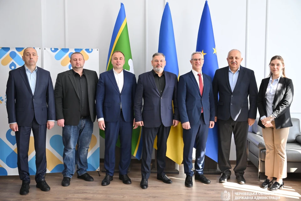 Обговорили інвестиції та співпрацю регіонів: Буковину відвідав посол Ізраїлю в Україні Міхаель Бродський
