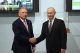 Володимир Путін тисне руку посланнику президента США Дональда Трампа Стіву Віткоффу під час зустрічі в Санкт-Петербурзі 11 квітня 2025 року Володимир Путін тисне руку посланнику президента США Дональда Трампа Стіву Віткоффу під час зустрічі в Санкт-Петербурзі 11 квітня 2025 року
