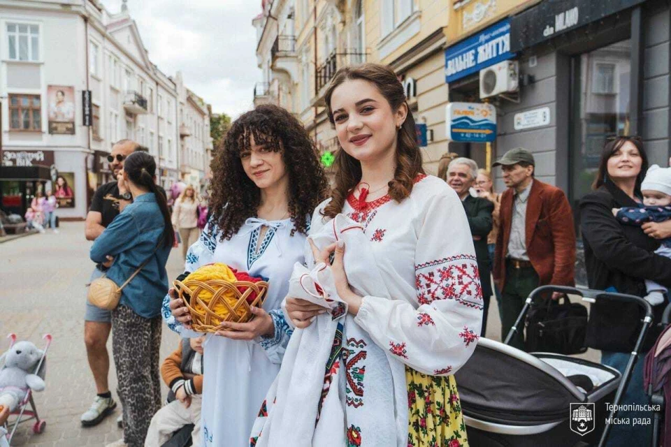 день вишиванки