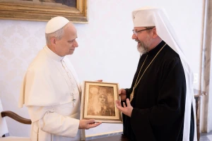 Папа Римський Лев XIV отримав у подарунок роботу прикарпатського художника Богдана Пилипіва Папа Римський Лев XIV отримав у подарунок роботу прикарпатського художника Богдана Пилипіва
