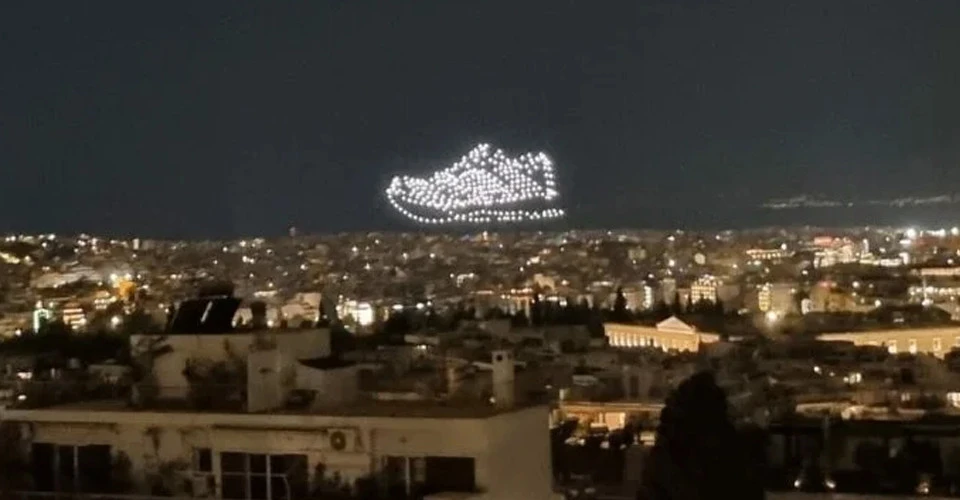рекламне шоу дронів Adidas