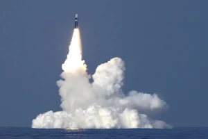 Ракета Trident II D5 , запущена з корабля HMS Vanguard. Ілюстративне фото Ракета Trident II D5 , запущена з корабля HMS Vanguard. Ілюстративне фото