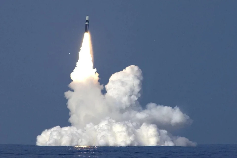 Ракета Trident II D5 , запущена з корабля HMS Vanguard. Ілюстративне фото