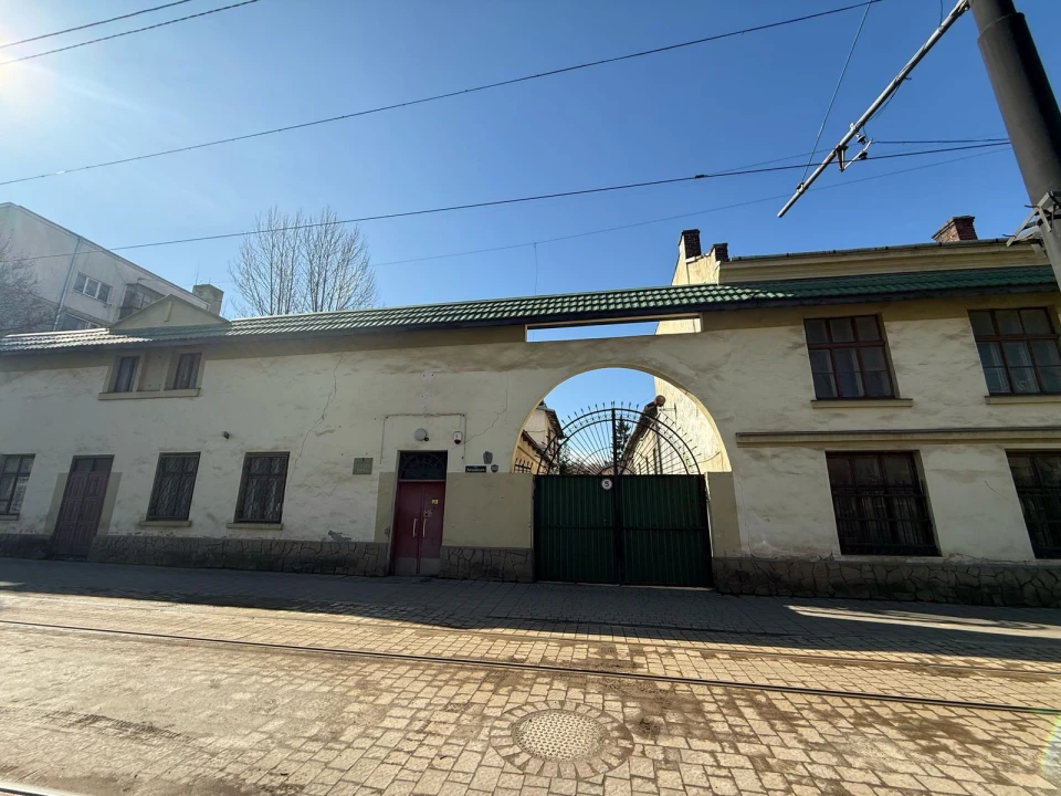 Конструкторське бюро, яке виставили на продаж