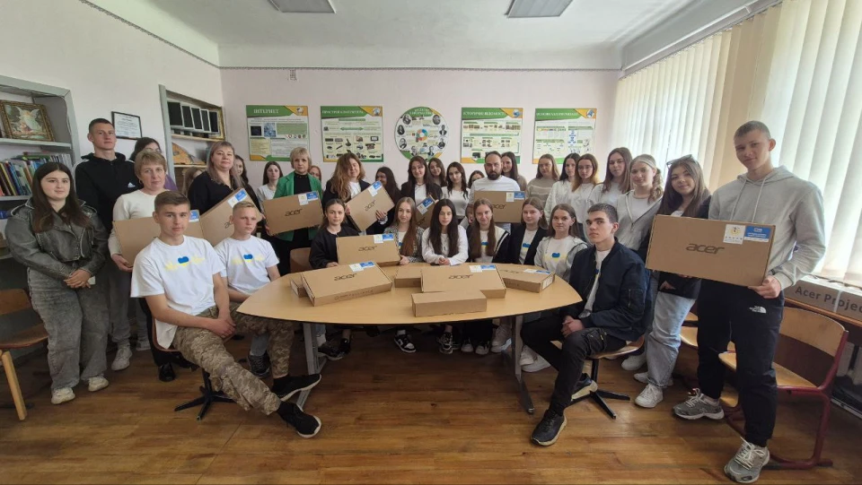 Від мотиваційного відео до нових ноутбуків: 5 шкіл Львівщини оновлюють кабінети інформатики