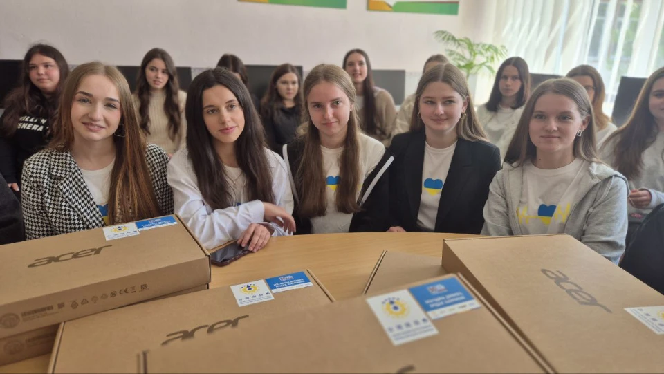 Від мотиваційного відео до нових ноутбуків: 5 шкіл Львівщини оновлюють кабінети інформатики