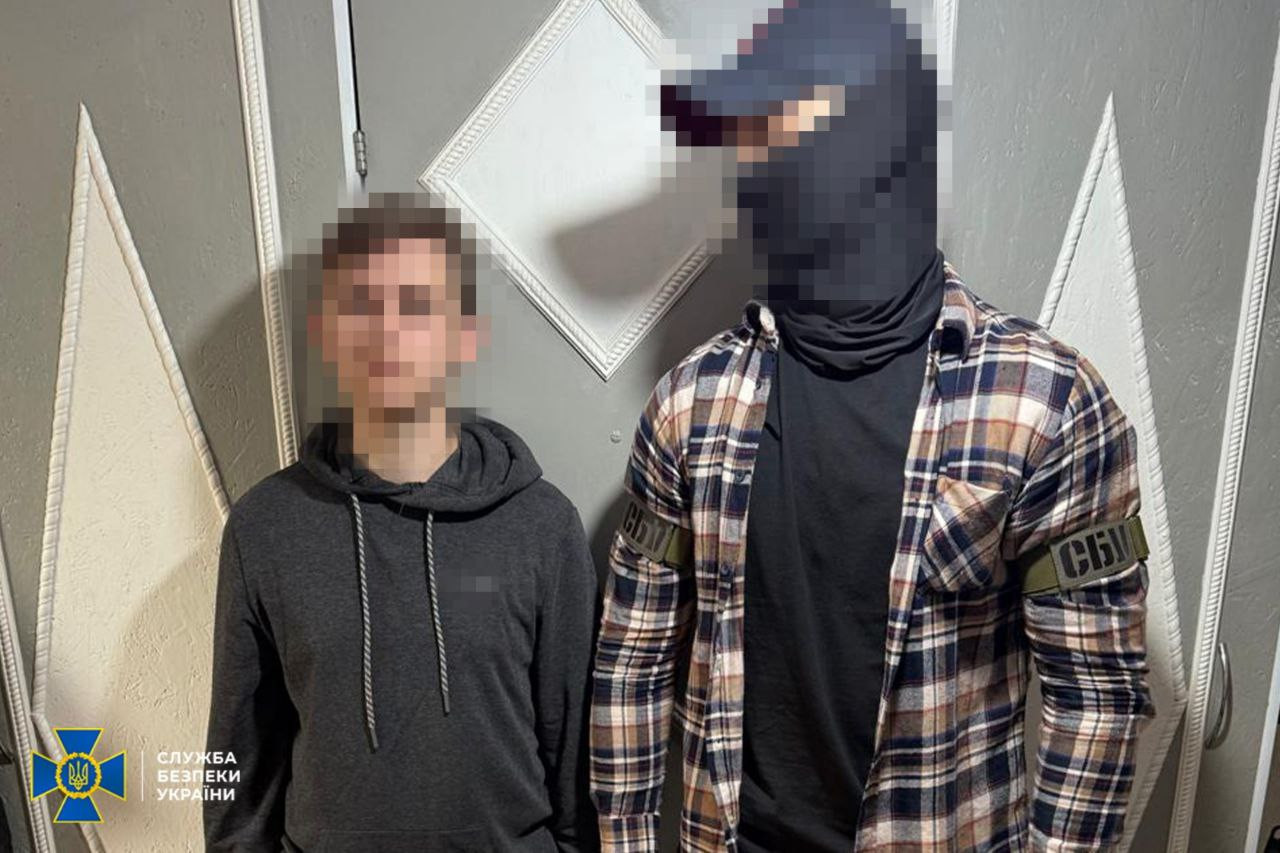 СБУ і Нацполіція затримали 6 юнаків, які планували підпали СБУ і Нацполіція затримали 6 юнаків, які планували підпали