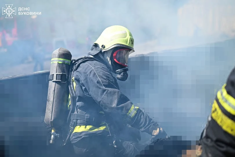 пожежа на Буковині унаслідок атаки росіян