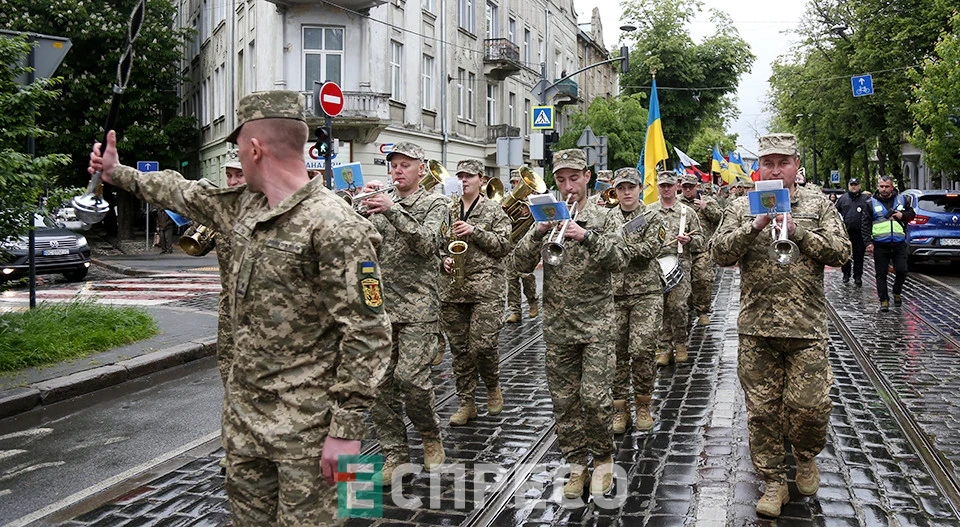 Марш шани, вдячності та єдності до Дня героїв у Львові