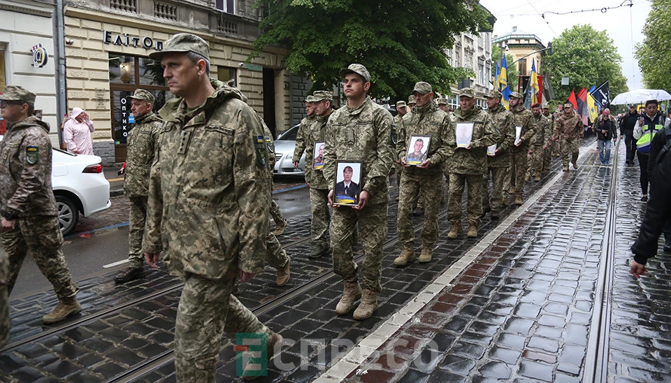 Марш шани, вдячності та єдності до Дня героїв у Львові