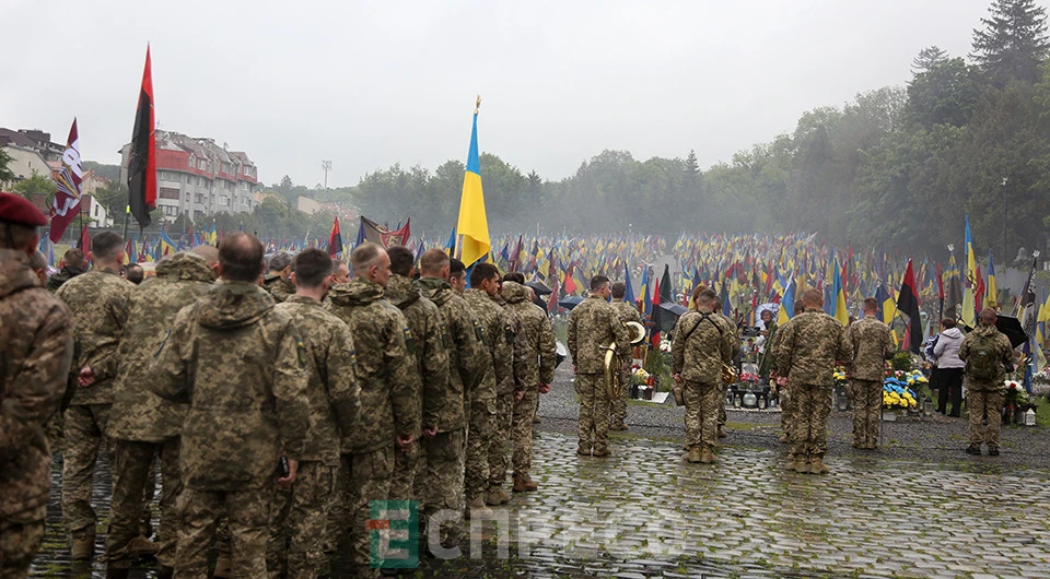 Марш шани, вдячності та єдності до Дня героїв у Львові