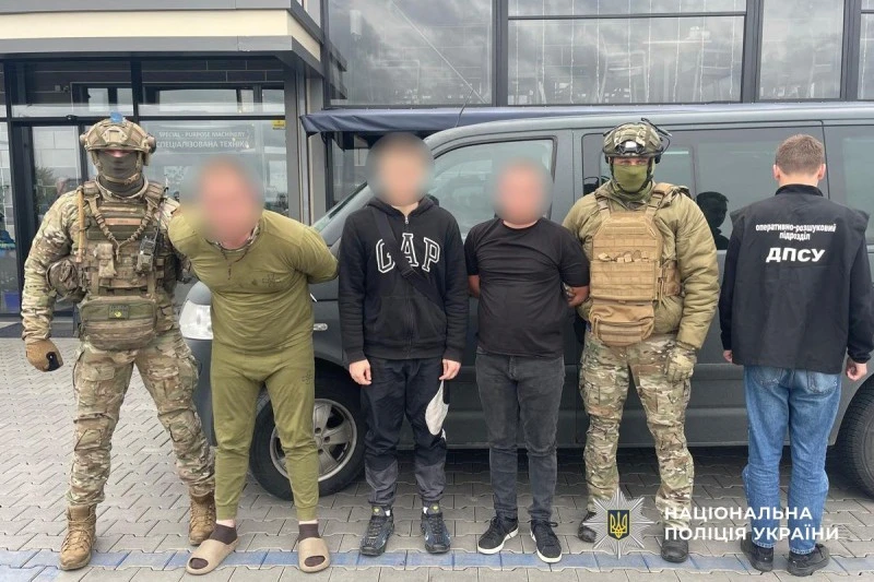 На Буковині затримали двох вінничан, які переправляли військовозобовʼязаних через кордон