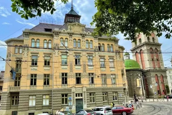 Поліклініка на вул. Руській