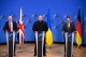 Міністр оборони Великої Британії Джон Гілі (ліворуч), міністр оборони України Рустем Умєров (С) та міністр оборони Німеччини Борис Пісторіус (П) провели спільну пресконференцію після засідання Контактної групи з питань оборони України у штаб-квартирі НАТО