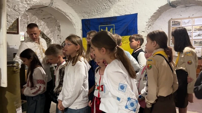 У підземеллі на Рівненщині облаштували музей трофеїв російсько-української війни