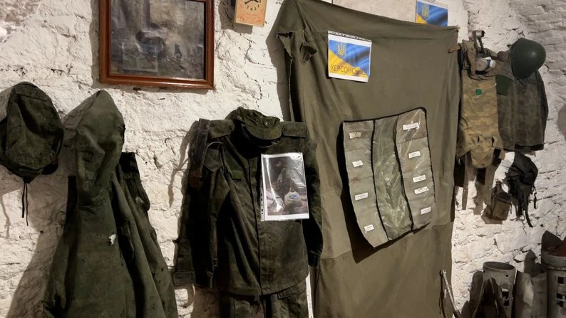 У підземеллі на Рівненщині облаштували музей трофеїв російсько-української війни