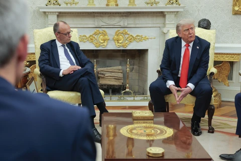 Президент США Дональд Трамп і канцлер Німеччини Фрідріх Мерц в Овальному кабінеті Білого дому 05 червня 2025 року
