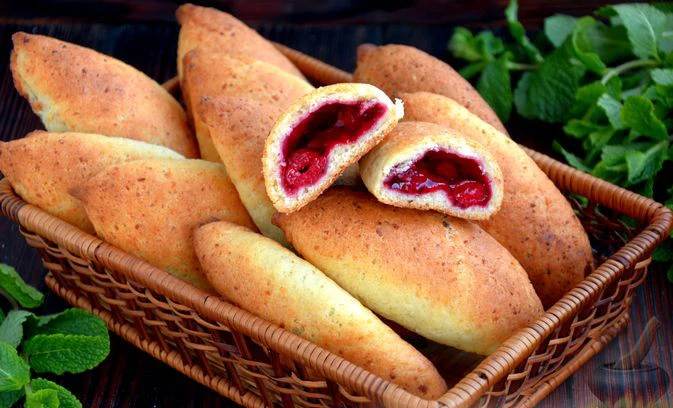 пиріжки з вишнями