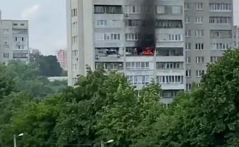 У Львові на Грінченка горить квартира