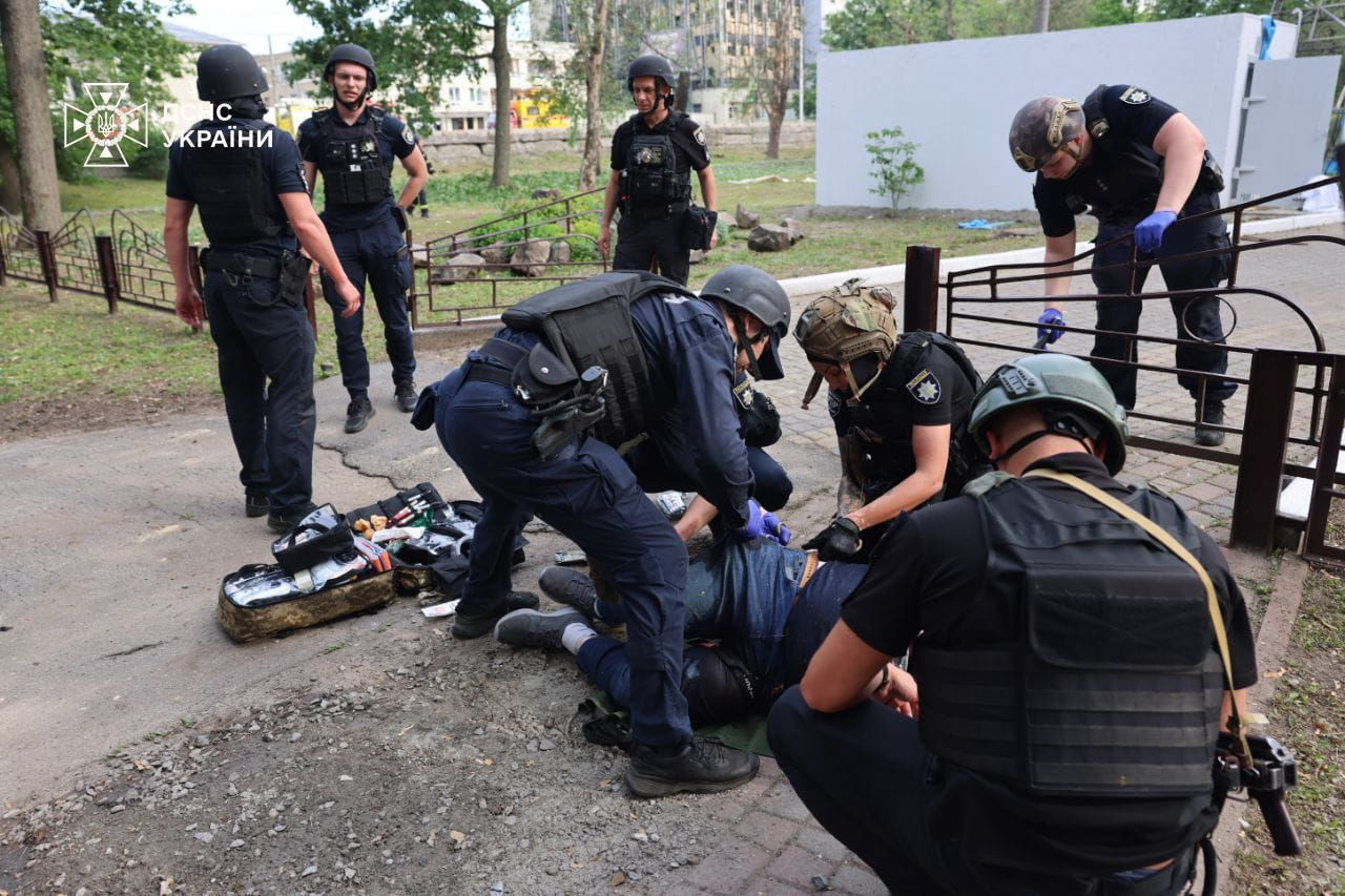 we.ua - Pociяни вдeнь 7 чepвня aтaкувaли KAБaми cepeдмicтя Xapкoвa: зaгинулa жiнкa, пoнaд 40 людeй пocтpaждaлo