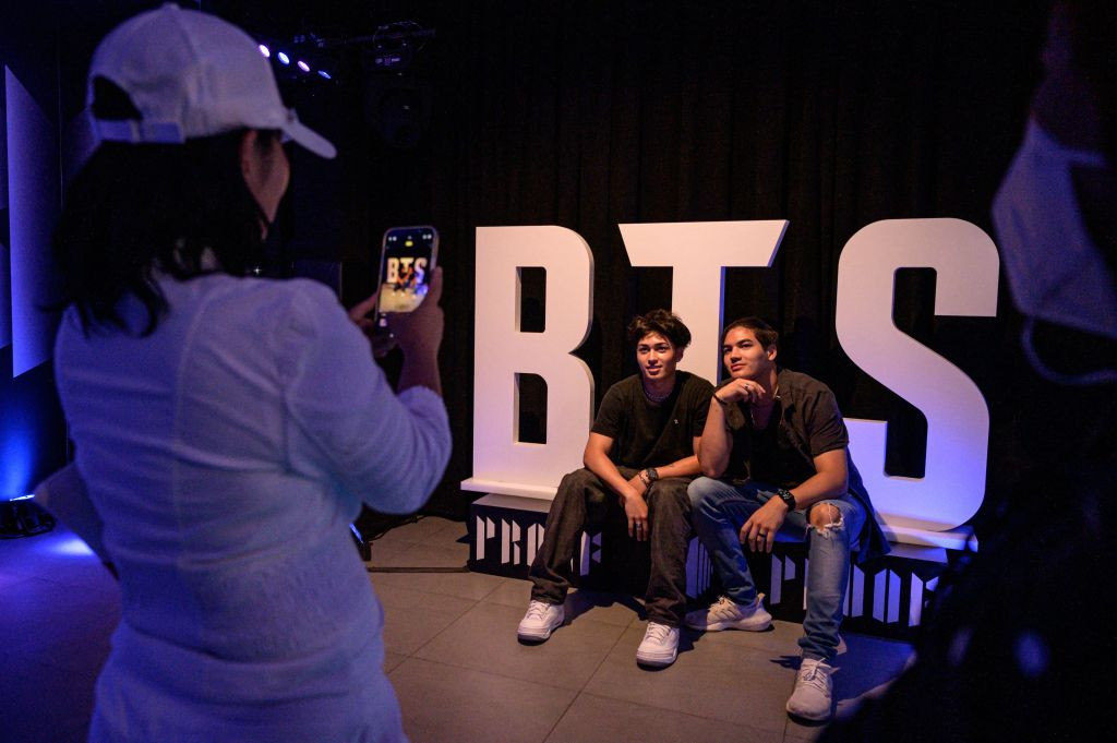 Гурт BTS розпочав світовий тур у Південній Кореї після чотирирічної перерви на військову службу