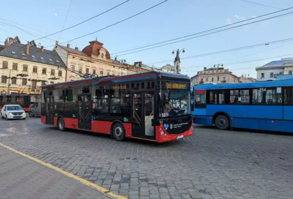 У Чернівцях під час хвилини мовчання зупинятиметься весь громадський транспорт