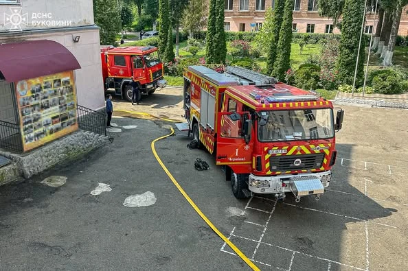 У Чернівцях горів навчальний заклад: постраждали двоє підлітків