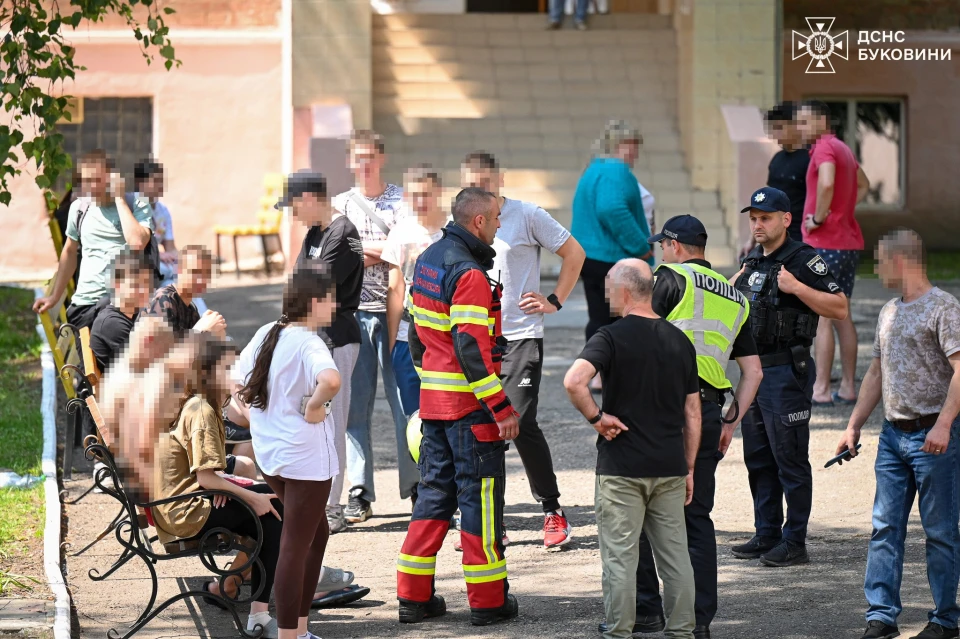 У Чернівцях горів навчальний заклад: постраждали двоє підлітків