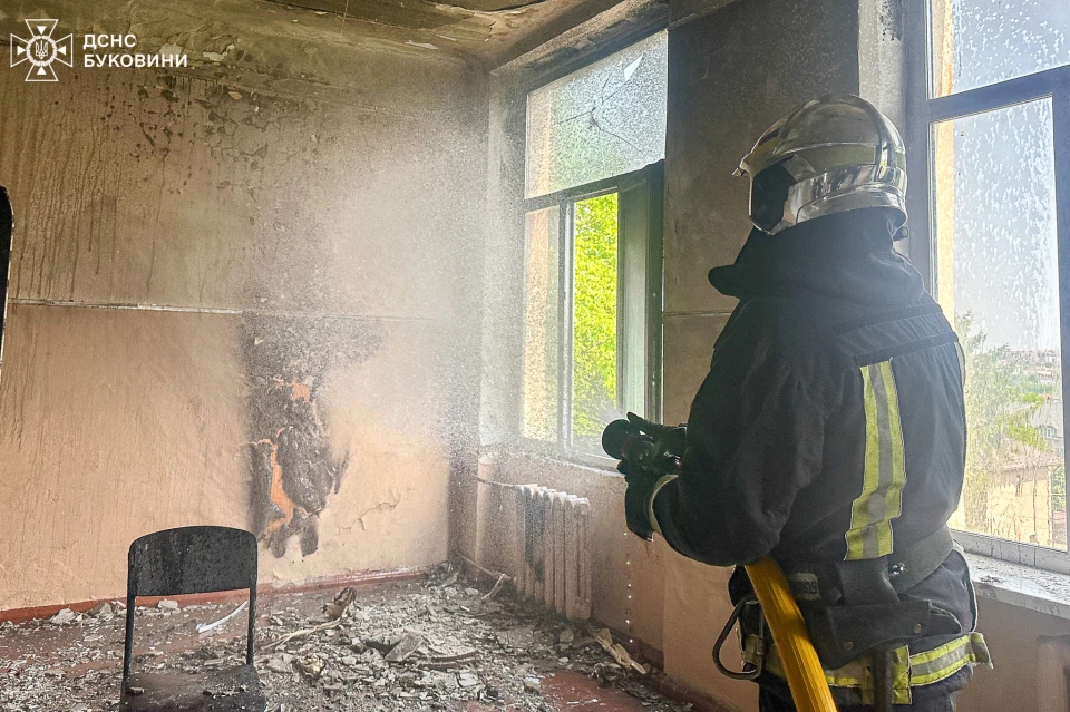 У Чернівцях горів навчальний заклад: постраждали двоє підлітків