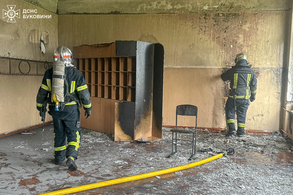У Чернівцях горів навчальний заклад: постраждали двоє підлітків